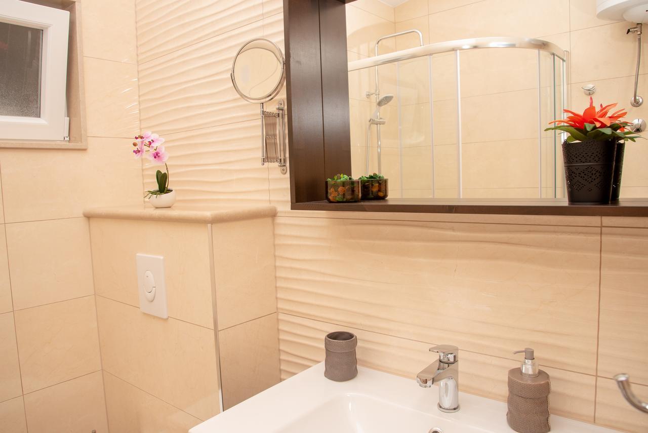 Apartment Ariana โบล ภายนอก รูปภาพ